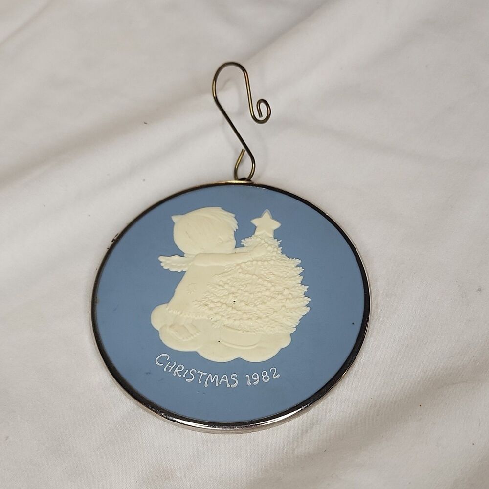 Hallmark 1982 Christmas Hanging Ornament Blue/White Round Metal Circle